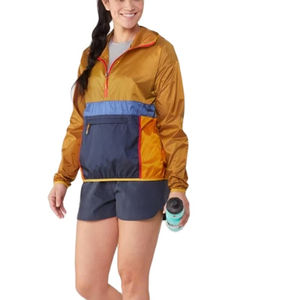 Traje cortavientos para correr de nailon estampado para mujer, de 2 piezas chaqueta con capucha y pantalones cortos, chándal sólido para entrenamiento con servicio OEM - Product Image 4