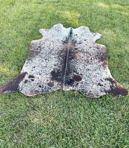 Hot Selling Dry and Wet Salted Cow Hides Genuine Leather Animal Cattle Skins in Bulk for export - Product Image 1