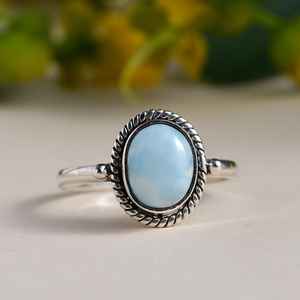 Anillo de Larimar ovalado minimalista hecho a mano, joyería de piedras preciosas de plata esterlina oxidada para mujer, diseño elegante - Product Image 4