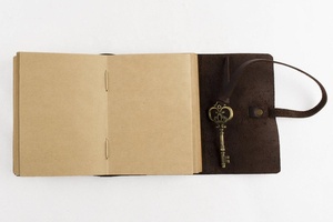 Journal en cuir véritable relié papier artisanal et sangle de verrouillage de clé antique Style de revente - Product Image 5