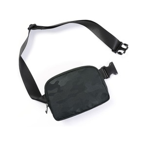 Venta al por mayor OEM de moda impermeable de la Universidad bolsas para niños Fanny Cross Bag Chest Bag - Product Image 6