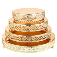 Ce magnifique ensemble de 3 pièces de gâteau le design élégant du cadre en métal est décoré d'accents de strass en cristal