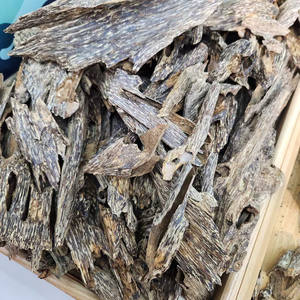 Trozo de madera de agar OEM: ¡Oud auténtico de Vietnam cultivado naturalmente para un aroma profundo! - Product Image 2