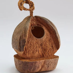 Nids d'oiseaux en coco écologiques et respirants Sri Lankais fabriqués à partir de cosses et de coquilles de noix de coco de la meilleure qualité - Product Image 1