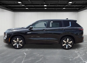 Outlander PHEV SE Berline d'occasion 2024 à vendre, transmission automatique à 1 vitesse, transmission intégrale, sièges en cuir, toit ouvrant - Product Image 3