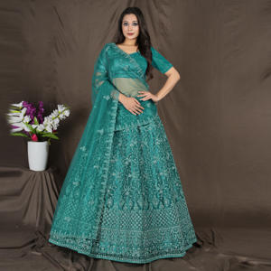 Lehenga Choli de Luxe de Créateur avec Broderie de Paillettes Délicate, Ensemble Élégant pour Fêtes, Mariages et Tenues Festives - Product Image 3