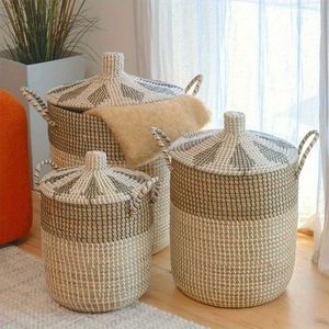 Cesta de jacinto de agua natural diseñada para un fácil almacenamiento y una organización sostenible - Product Image 1