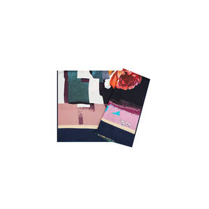 Étole rectangulaire en satin de soie bleu marine, imprimé numérique, style ethnique - Product Image 2