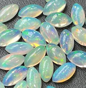 Marquise en opale éthiopienne naturelle 6x12mm Cabochon à dos plat-Superbe qualité multi-feu - Product Image 1