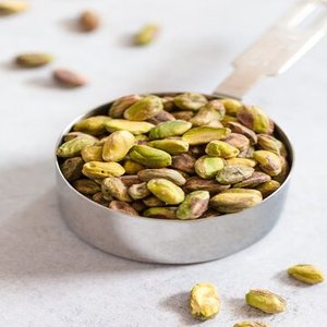 Snack sain et savoureux : Noix de pistache séchées avec coque, riches en nutriments, pour la restauration, en vente - Product Image 3
