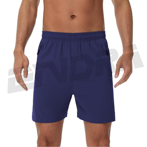 Manténgase fresco y muévase libre con pantalones cortos deportivos para hombre de 5 pulgadas construidos con tecnología de secado rápido tela ultraligera perfecta para correr en el gimnasio - Product Image 2