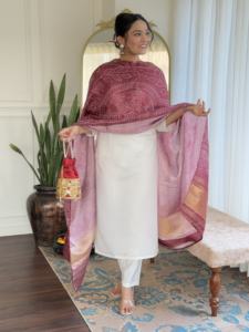 Pantalon Kurti en tissu de soie romain de conception élégante éblouissante indienne avec une belle Dupatta en travail brodé pour les vêtements de dame - Product Image 3