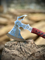 Hache décorative en acier faite à la main avec lame gravée et manche enveloppé pour les travaux de plein air, le bushcraft et les tâches utilitaires
