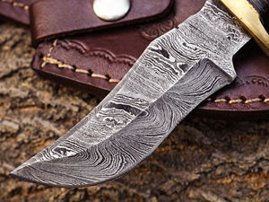 Couteau Bowie de qualité supérieure en acier Damas fait à la main, personnalisé en gros, OEM ODM, lame de qualité supérieure, manche en résine, étui en cuir - Product Image 3