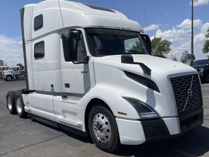 El mejor!! Camión con Cabina Dormitorio VOL_VO Usado en Excelentes Condiciones, Modelos 2024, 2023, 2022 - VNL64T860 - Product Image 2