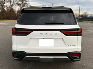 SUV Familiar de Segunda Mano, Lujoso, 2024-2025, LX600, Tracción en las Cuatro Ruedas, Asientos de Cuero Oscuros, Volante a la Izquierda, Techo Panorámico, 8 Cilindros Turbo, Automático - Product Image 3