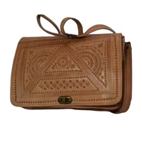 Sac bandoulière en cuir véritable Moroccan Soul avec motif sculpté Modèle 769 Fabriqué au Maroc