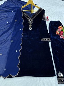 Colección de Trajes Indios de la Mejor Calidad, Traje de Terciopelo Puro con Bordado de Hilo de Terciopelo y Detalles de Espejo, Top y Pantalón con Dupatta de Georgette Sintética - Product Image 5