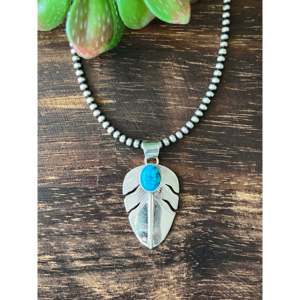 Pendentif plume Darrell Wylie Kingman avec incrustation de turquoise et monture en argent sterling, cadeau - Product Image 1