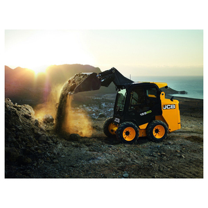 Chargeuse compacte JCB Agile, 4 roues motrices, idéale pour l'aménagement paysager, la construction et les espaces de travail étroits. - Product Image 5