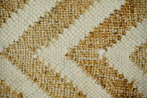 Tapis d'extérieur moderne en jute écoresponsable, tissé à la main, lavable, moelleux, à motif floral et au savoir-faire intemporel - Product Image 3