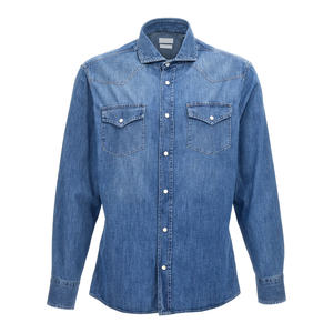 Camisa vaquera resistente para hombre hecha con tela cómoda y acabado de puntada limpia - Product Image 1