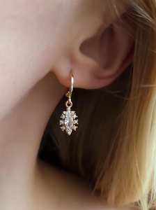 Boucles d'oreilles créoles Huggie en argent sterling 925 plaqué or avec zircon blanc, style vintage, cadeau d'anniversaire pour femme - Product Image 6