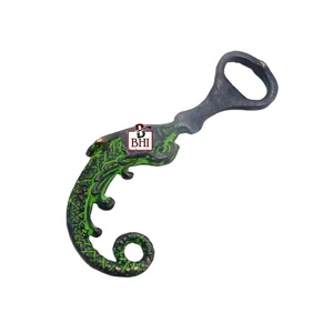 Abridor de botellas de latón Accesorios de barra únicos ABREBOTELLERO DE LATÓN MONTADO EN LA PARED "FISH" 125mm - Product Image 1