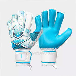 Guantes de portero para todo clima con látex resistente al agua y ajuste cómodo para cada partido - Product Image 1