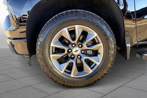 Camioneta Chevrolet Silverado 1500 RST 4WD 4 Puertas Cabina Doble Caja Corta 2023 Usada en Excelentes Condiciones - Product Image 6