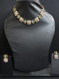 Élégant ensemble floral Kundan pour femmes Floral diamant Look collier de mariée classique Floral Polki bijoux pour mariage pour les femmes - Product Image 4