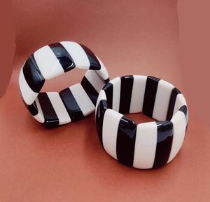 Brazaletes de resina de La India Brazaletes hechos a mano para mujeres y niñas Aspecto clásico con personalización - Product Image 3