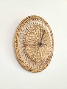 Belle horloge murale extra large en rotin grandes horloges anciennes murales avec des motifs de fleurs en incrustation de nacre de luxe - Product Image 4