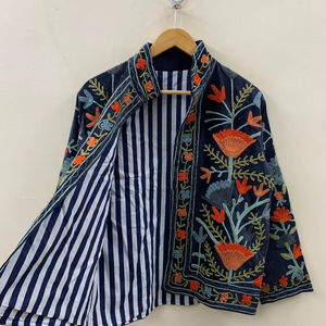 Chaqueta corta de invierno Suzani vintage de terciopelo hecha a mano | Chaqueta Bohemia | Chaqueta de bombardero | Abrigo cálido de invierno - Product Image 1