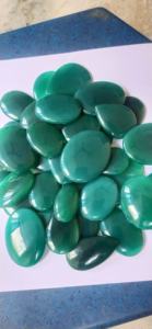 Piedra Preciosa de Ónice Verde Natural con Efecto de Luz para la Fabricación de Joyas, Formas y Tamaños Variados - Product Image 2