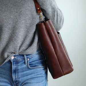 Sac Hobo de luxe pour femmes Sac fourre-tout souple de créateur Sacs en cuir à bandoulière surdimensionnés de haute qualité LHB-0135 - Product Image 3