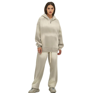 Ensemble décontracté beige à la mode Sweat à capuche coupe décontractée avec pantalon de survêtement assorti Vêtements de détente confortables Style sans effort pour un confort quotidien - Product Image 1
