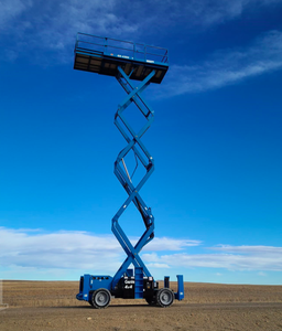 จัดส่งฟรี Genie GS-4390 RT Scissor Lift รถยกแบบกรรไกร 15 เมตร ความสูงทำงานได้ สีน้ำเงิน 4x4 ระบบไฮดรอลิก รถยกสำหรับงานก่อสร้าง เครื่องยนต์ดีเซล สำหรับงานหนัก - Product Image 4