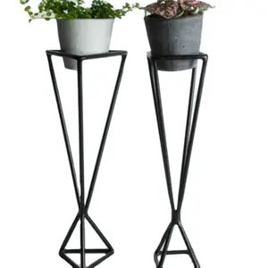 Pot bunga tingkat tinggi dengan pemegang logam dalam ruangan luar ruang pot taman dekoratif dengan dudukan geometris OEM ODM disesuaikan