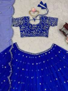 Vêtements de mariage de créateur Lehenga Choli avec fil et séquence - Product Image 3