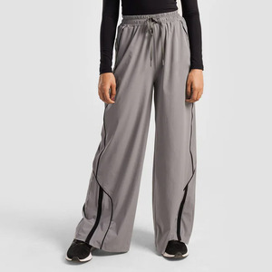Pantalones acampanados informales de invierno de talla XL para mujer, forro polar Sherpa de cintura media con cierre de cordón, retazos de seda y decoración de logotipo - Product Image 4