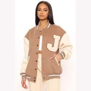 Chaqueta universitaria corta transpirable de talla grande para mujer, chaquetas de béisbol con letras y manga de cuero bordada con logotipo personalizado para mujer - Product Image 4