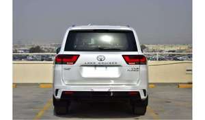 LC 300 VXR V6 PLATINUM 2024 Convertible con Techo Panorámico, Transmisión Automática, Interior Oscuro en Cuero, 6 Cilindros, 4.5L, Usado - Product Image 3