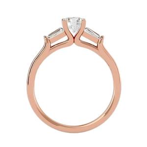 แหวนหมั้นเพชรโมอิสซาไนต์ทรงกลมคุณภาพพรีเมียม ประดับเพชรสามเม็ด ราคาสุดคุ้ม - Product Image 2