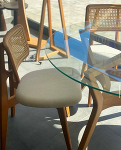 Chaise de salle à manger en bois avec dossier en rotin tressé et assise rembourrée en tissu clair pour l'intérieur - Product Image 2