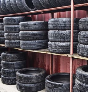 Pneus d'occasion de qualité pour voitures/camions/fourgonnettes/tracteurs Pneus d'occasion en gros Pneus d'occasion de marque neufs pour voitures de toutes tailles - Product Image 5