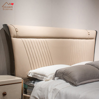 Lit King Size Moderne en Cuir Véritable de Luxe Italien avec Cadre en Bois de Bouleau et Plateau en Marbre, Durable et Confortable pour Chambre de Villa