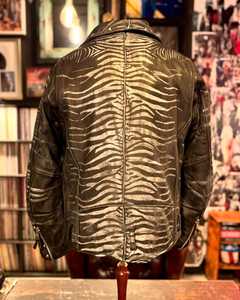 แจ็กเก็ตหนังผู้ชายหนังสีเขียวแบบมีซิปรูดซิปแบบลำลองโลโก้ออกแบบได้ตามต้องการเสื้อแจ็กเก็ตสำหรับผู้ชายไซส์ใหญ่พิเศษ - Product Image 2