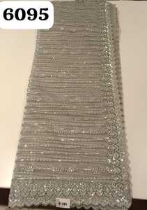 Saree en georgette gracieux avec broderie élégante et drapé léger idéal pour les réceptions de mariage et les fonctions traditionnelles - Product Image 5