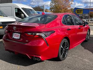 Toyota Camry SE Sport 2022, Tracción Delantera, Caja de Cambios Manual/Automática, Opciones de Neumáticos R18/R17, Turbo Izquierdo, Gasolina/Electricidad Claro/Oscuro - Product Image 2